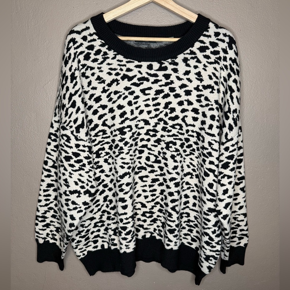 T Tahari Woman Cheetah Print Crew Neck Sweater Size 1X Baddie Cozy Eclectic Chic - Picture 2 of 16